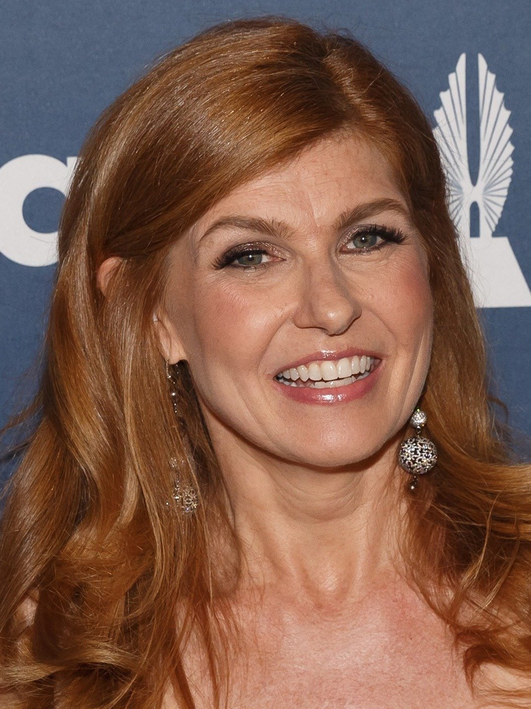 How tall is Connie Britton?